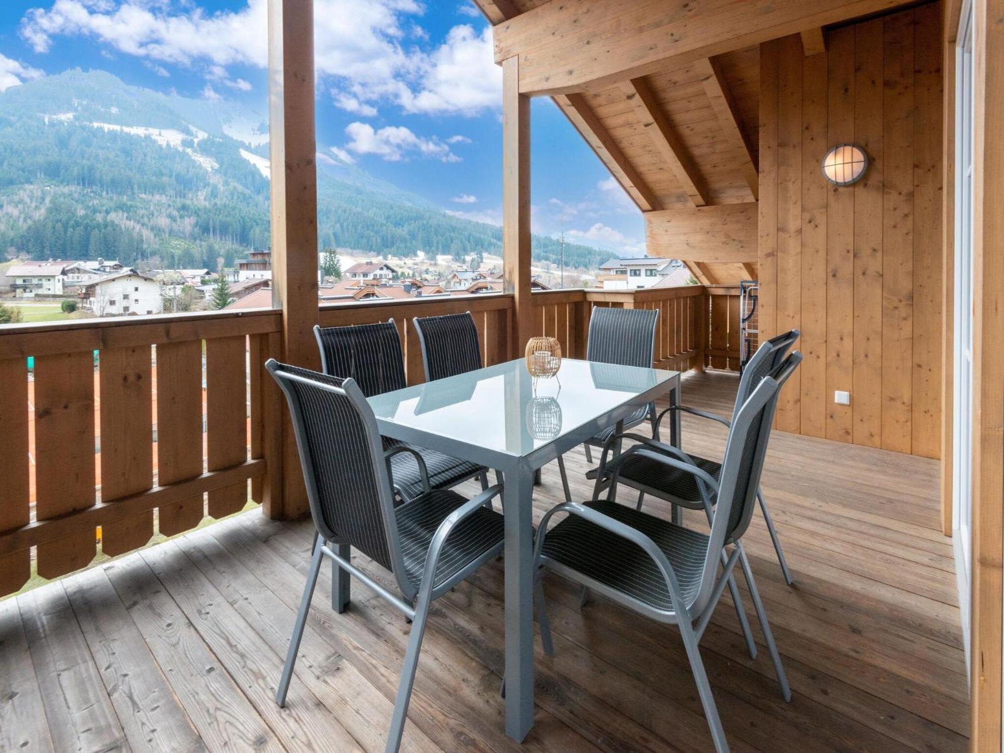 Appartamento Luxury Penthouse With Balcony Ski Storage Carport Lift Brixen im Thale Esterno foto