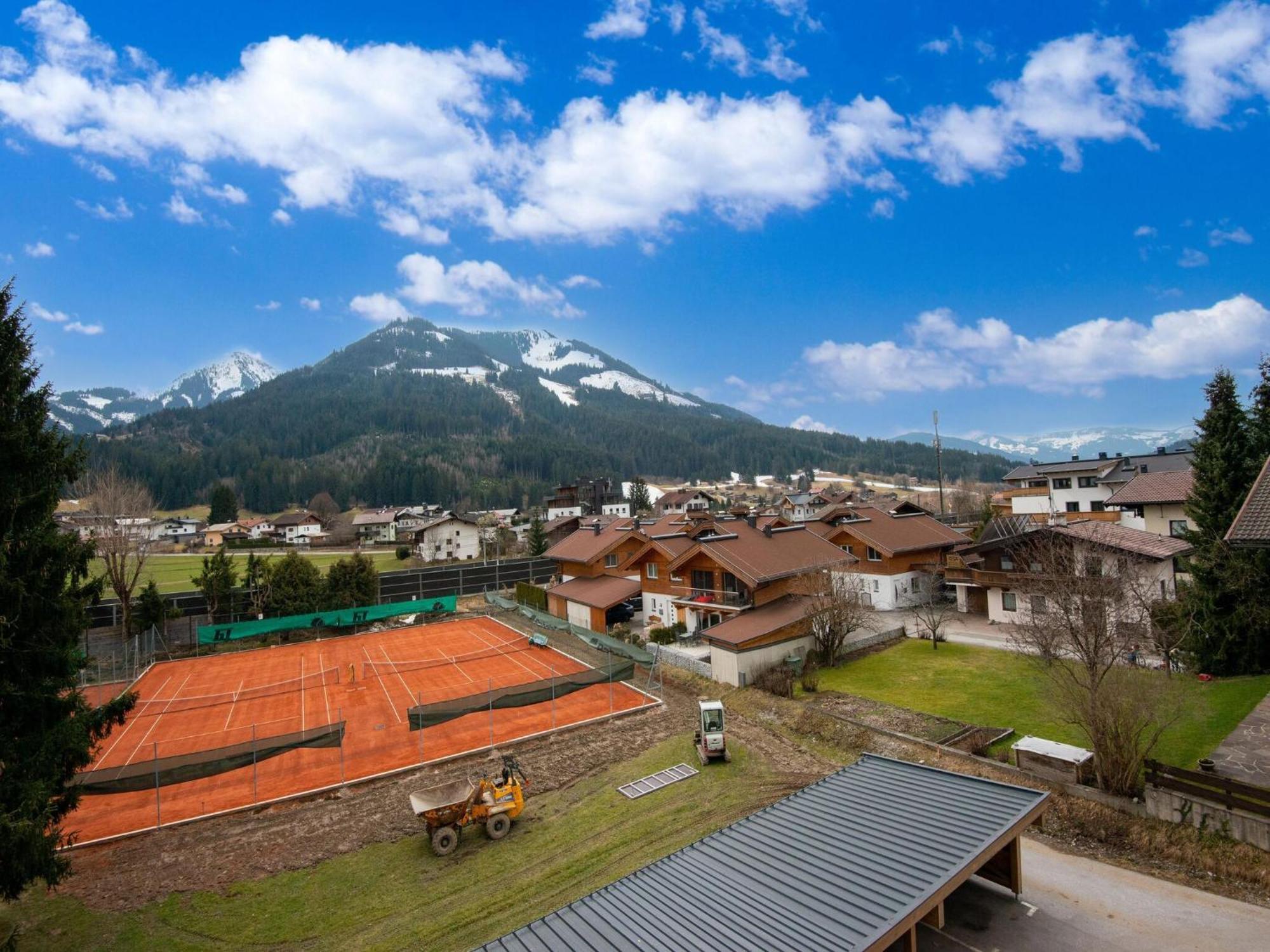 Appartamento Luxury Penthouse With Balcony Ski Storage Carport Lift Brixen im Thale Esterno foto