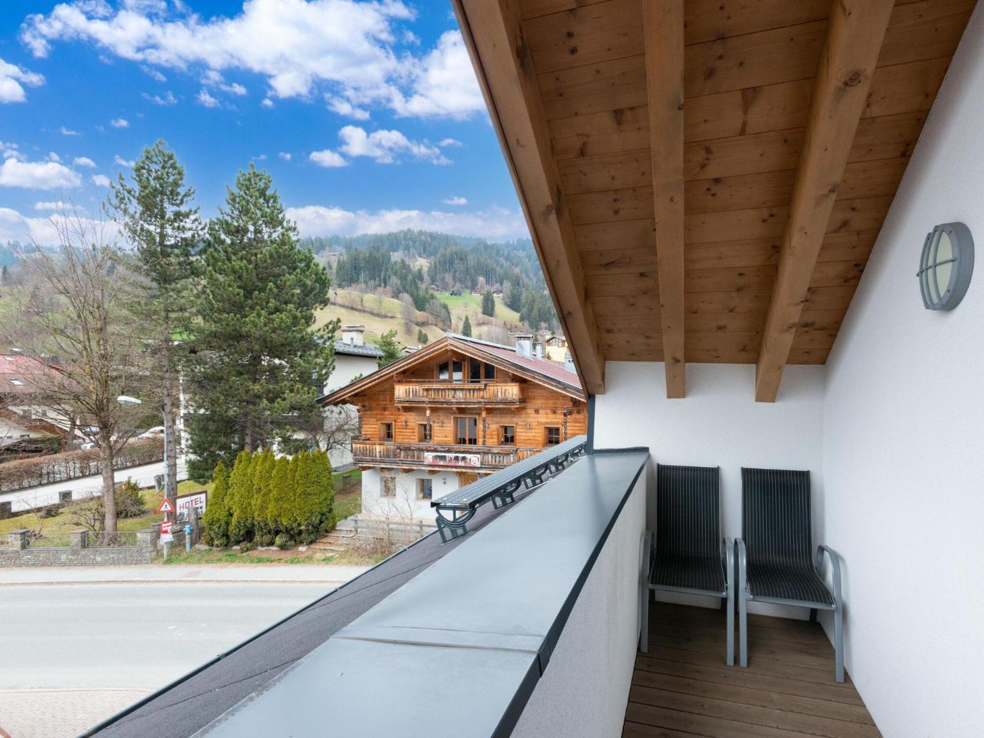 Appartamento Luxury Penthouse With Balcony Ski Storage Carport Lift Brixen im Thale Esterno foto