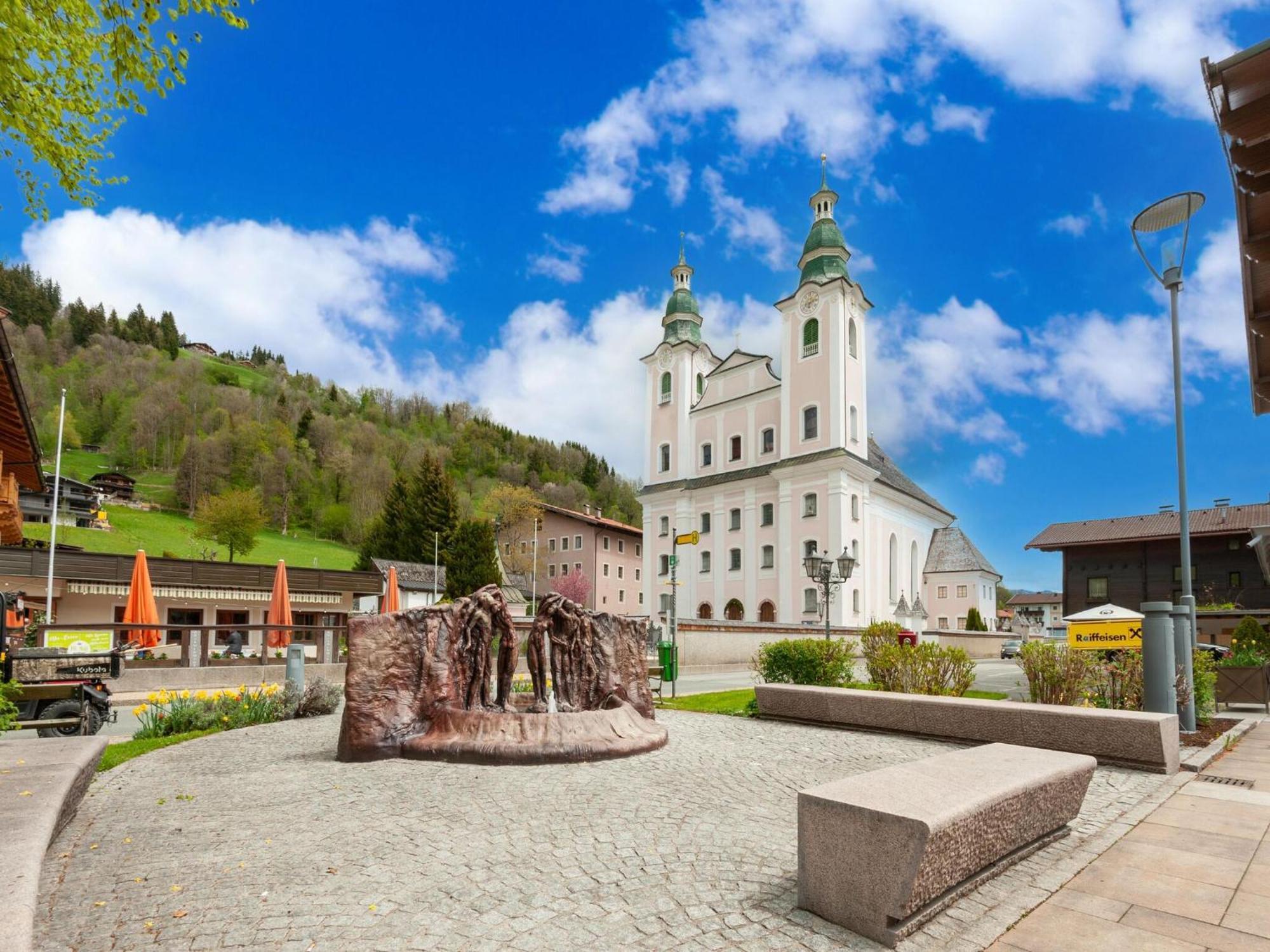 Appartamento Luxury Penthouse With Balcony Ski Storage Carport Lift Brixen im Thale Esterno foto