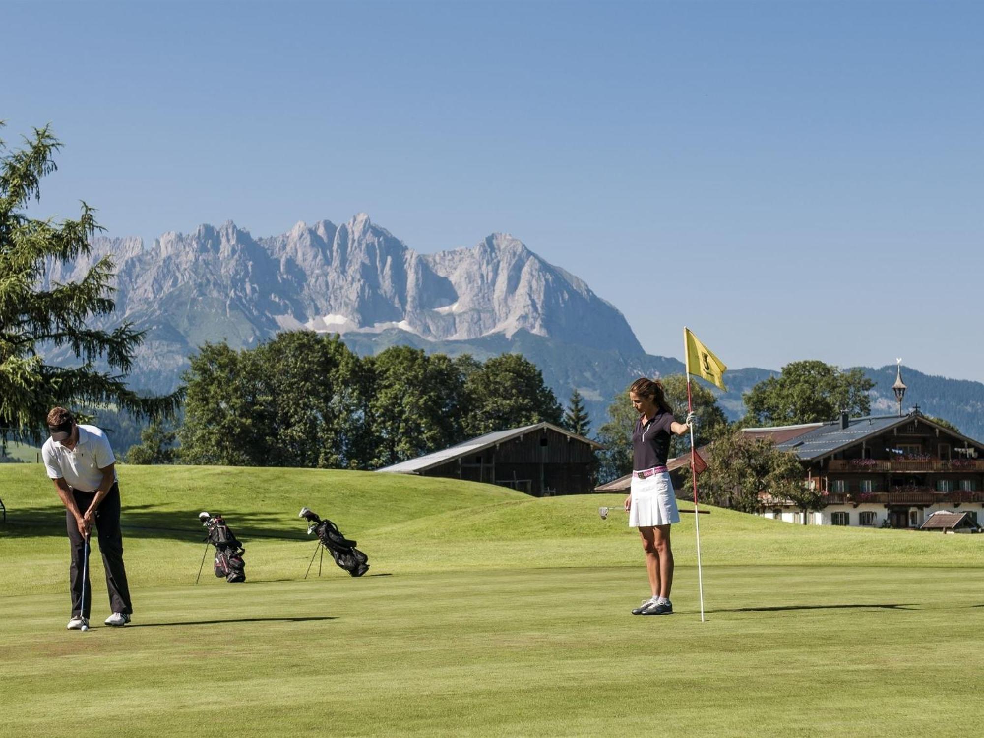 Appartamento Luxury Penthouse With Balcony Ski Storage Carport Lift Brixen im Thale Esterno foto