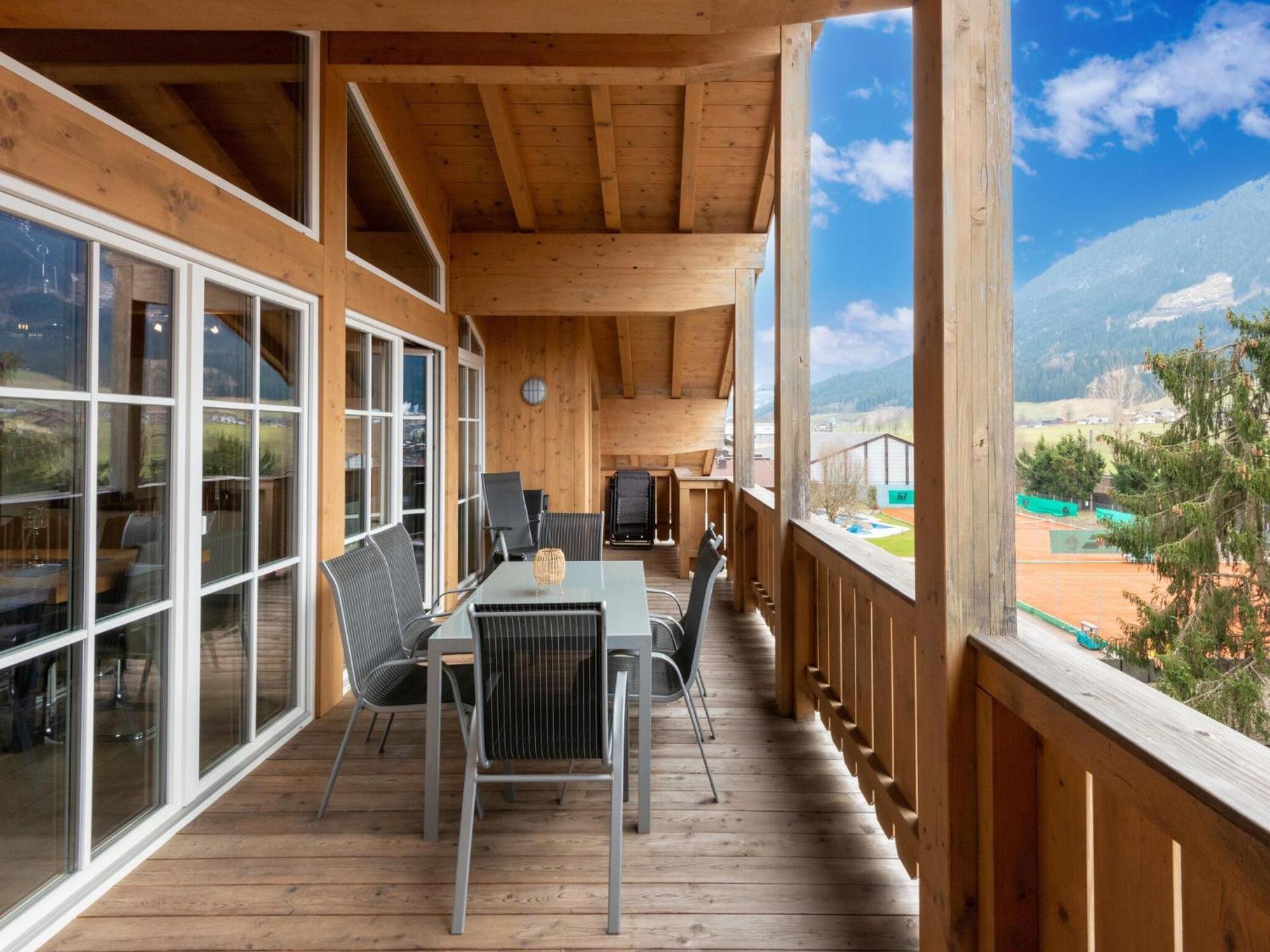 Appartamento Luxury Penthouse With Balcony Ski Storage Carport Lift Brixen im Thale Esterno foto