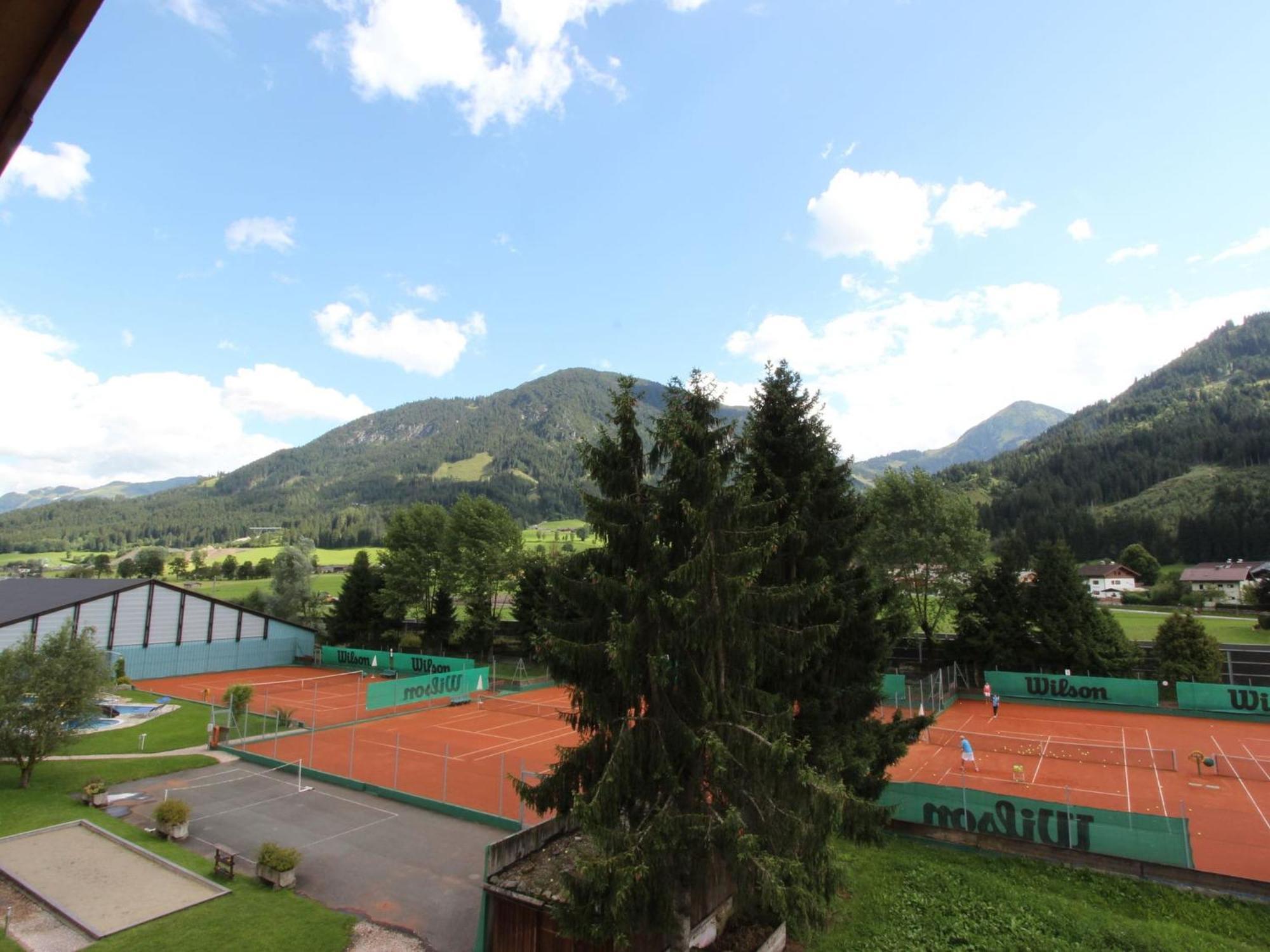 Appartamento Luxury Penthouse With Balcony Ski Storage Carport Lift Brixen im Thale Esterno foto