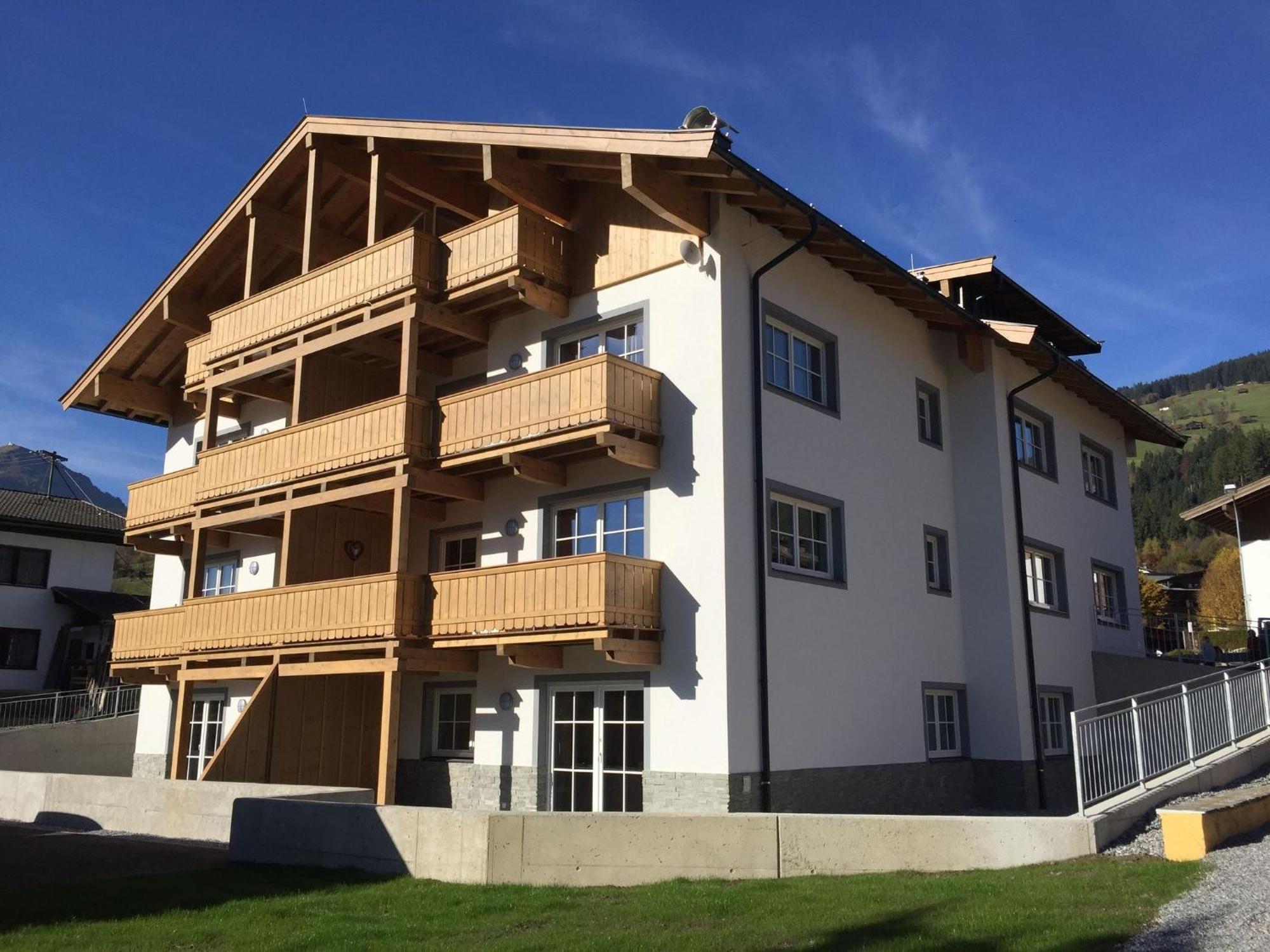 Appartamento Luxury Penthouse With Balcony Ski Storage Carport Lift Brixen im Thale Esterno foto