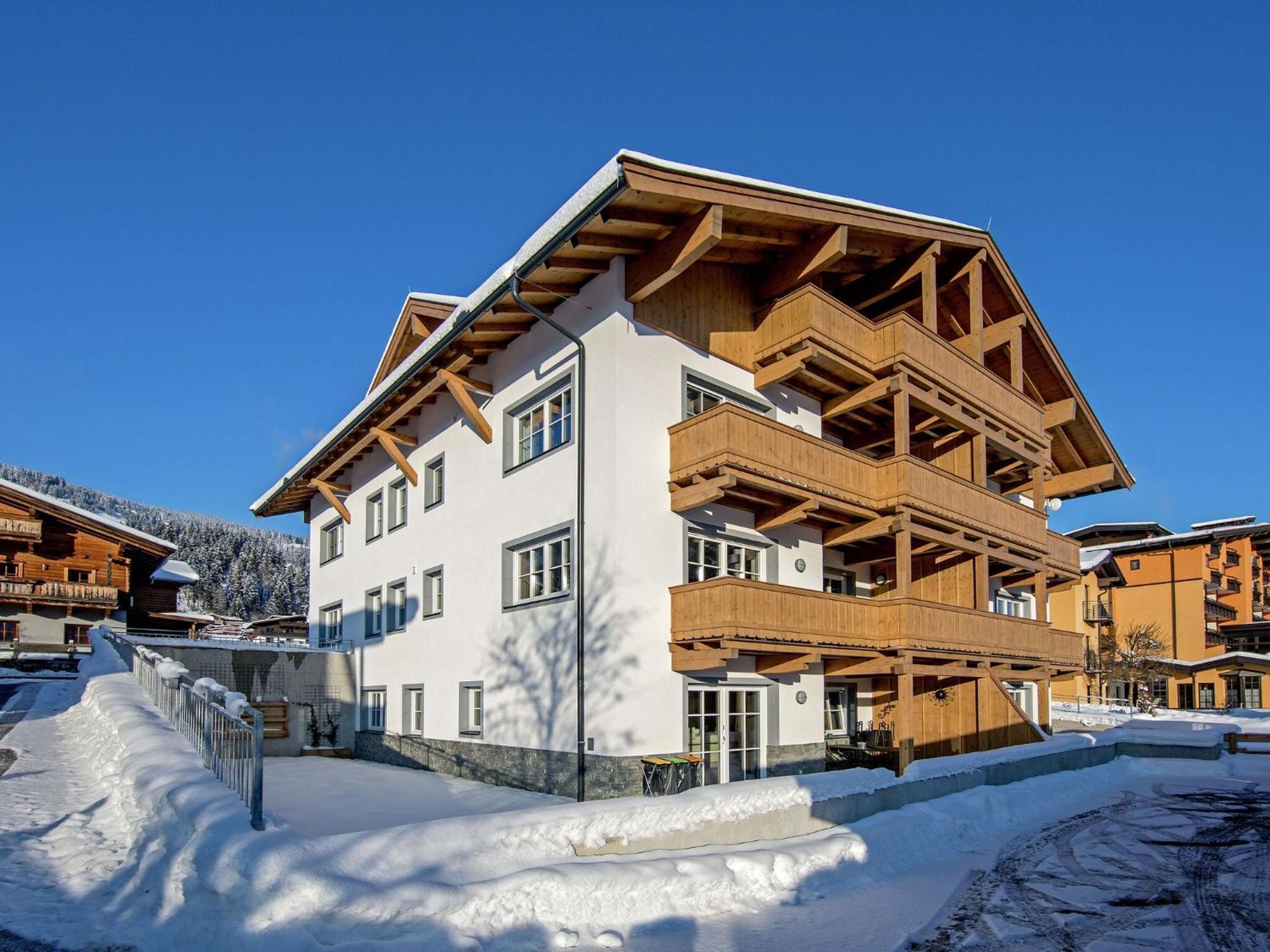 Appartamento Luxury Penthouse With Balcony Ski Storage Carport Lift Brixen im Thale Esterno foto